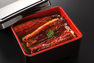 うな重　Japanese broiled eel served over rice a lacquered box