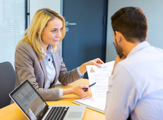 Obraz premium Young attractive woman during job interview