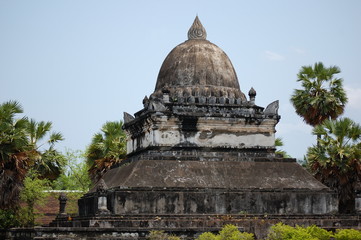 Obraz premium Ancient buddhist stupa in Luang Prabang, Laos 