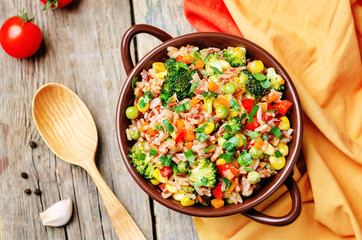 broccoli, corn, red pepper, green peas red and white rice