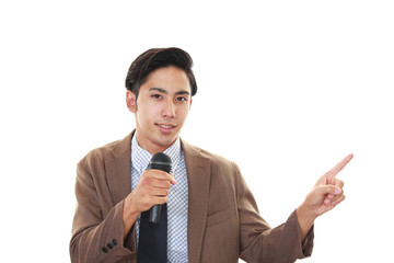 プレゼン中の笑顔のビジネスマン