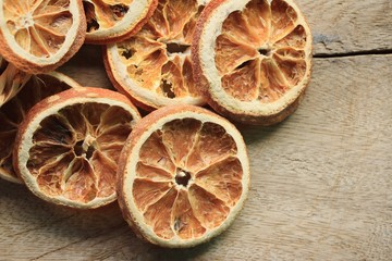 A pile dried oranges