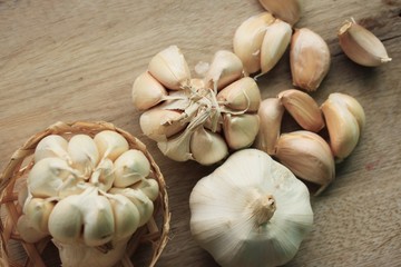 heaps with white garlic