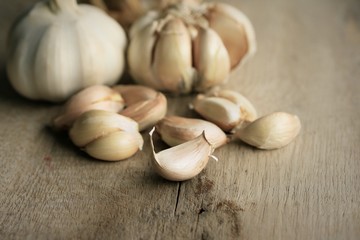 heaps with white garlic