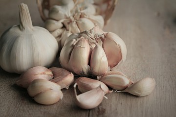 heaps with white garlic