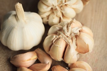 heaps with white garlic