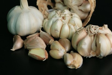 heaps with white garlic