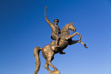 Fototapeta premium Bronze monument statue of Ataturk, the founder of the modern Republic of Turkey, Bodrum, Turkey