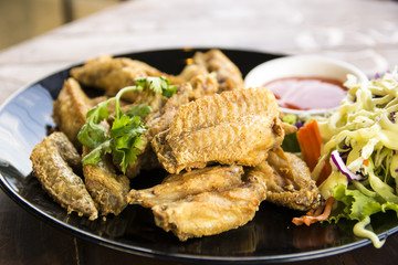 Fried chicken wings with sauce salad and tomatoes