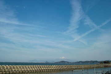 白鳥海岸から大山を眺める
