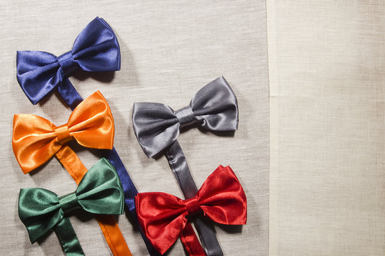 Set the bow tie in different colors for the celebration