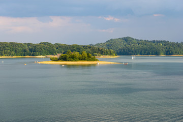 Wyspa na jeziorze Solina © kabat