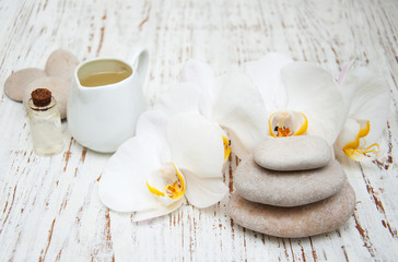 Obraz na płótnie Canvas White orchids with massage stones