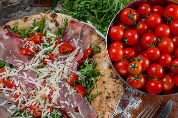 Close up of italian smoked ham and rucola pizza