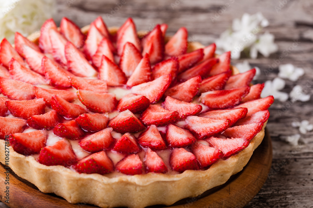 Wall mural tart with strawberries