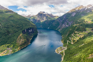 Fototapeta na wymiar Blick auf den Geringer Fjord