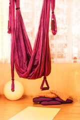 Red hanging hammock indoor - 106279898