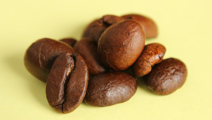 Frisch geröstete Kaffeebohnen
