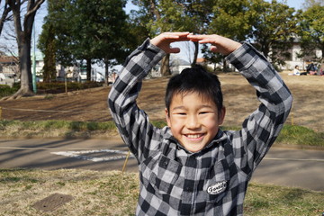 OKサイン　少年　屋外　小学生　