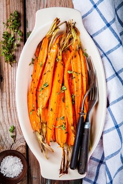 roasted organic carrots with thyme