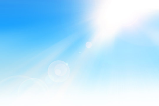 Raggi di sole nel cielo azzurro