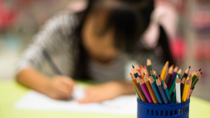 children paint crayons.
