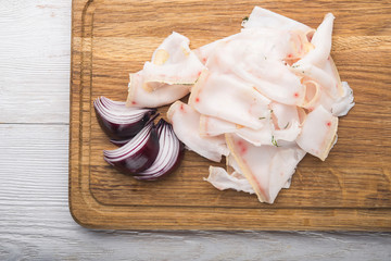 fat tallow sliced with onion