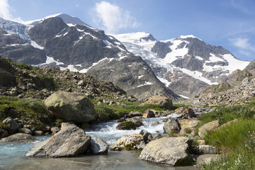 Obraz premium High Alps in the Bernese Oberland in Switzerland with creek