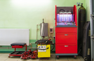 Injector repairing machine in car service station