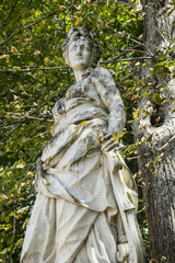 Obraz premium white marble sculptures in the gardens of Segovia, Spain. beauti