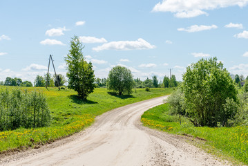 Fototapeta na wymiar empty road in the countryside in autumn