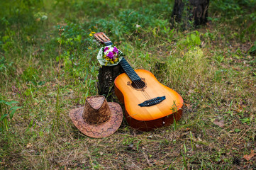 Picnic basket and cowboy hat