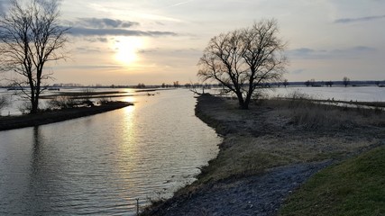 Zachód słońca nad kanałem © michalsen