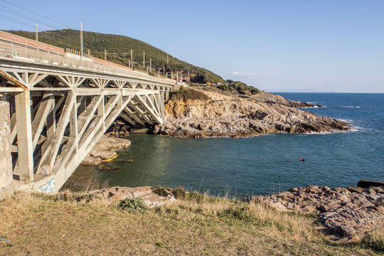 Livorno,torre e ponte di Calafuria.