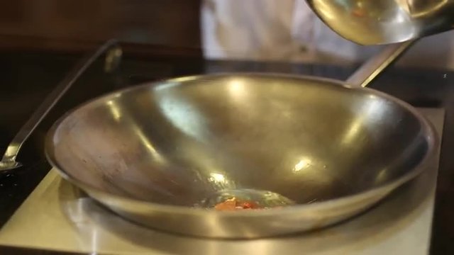 Stir-fry. Roasting chicken in a wok