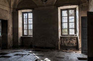 Fototapeta na wymiar Salone del castello abbandonato.