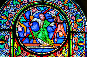 Stained glass window depicting Samson breaking the two pillars