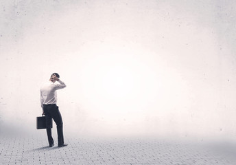 Obraz premium Elegant person standing with his back