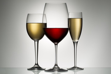 glass of red and white wine