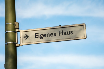 Fototapeta premium Schild 67 - Eigenes Haus