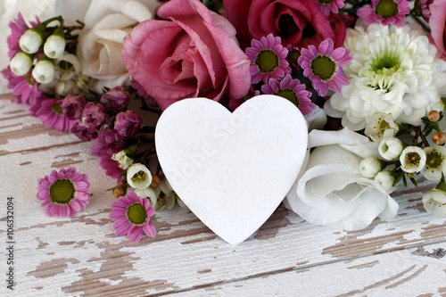 "Herz mit Blumen" Stockfotos und lizenzfreie Bilder auf Fotolia.com