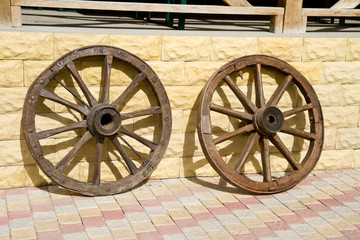 Obraz premium Old cart wheels
