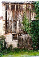 Naklejka premium Old barn enclosed by old wooden boards.