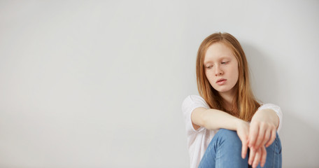 young pretty teenage girl sitting on floor at home despair sad alone, lifestyle concept - Powered by Adobe