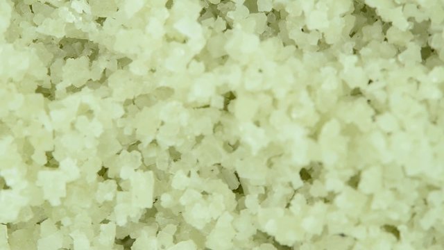 Meersalz auf Drehteller
