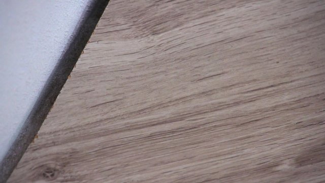 Installing laminate on floor