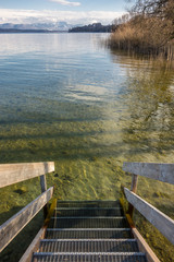 Fototapeta premium Treppe in den See