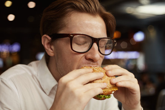 Guy eating burger