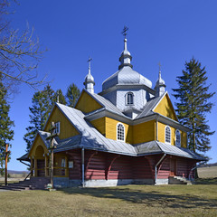 Fototapeta na wymiar Drewniana cerkiew w GŁadyszowie
