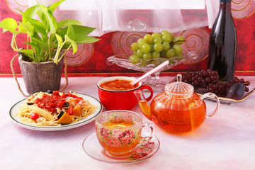 一杯の紅茶とスパゲティ
